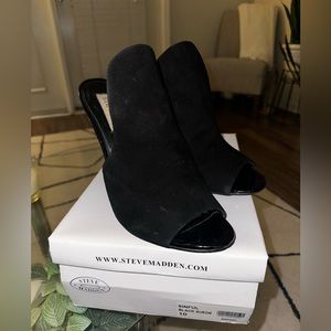 Black Steve Madden open back pumps!